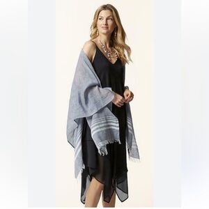 NWT TOMMY BAHAMA / Blue & White Breezy Travel Ruana Shaw